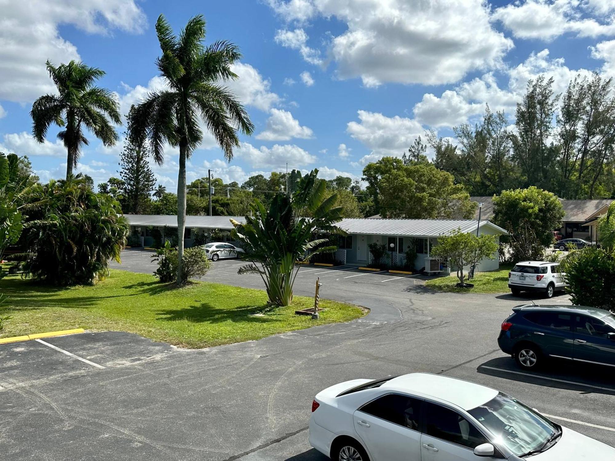 Conty'S Motel Naples Manor 외부 사진