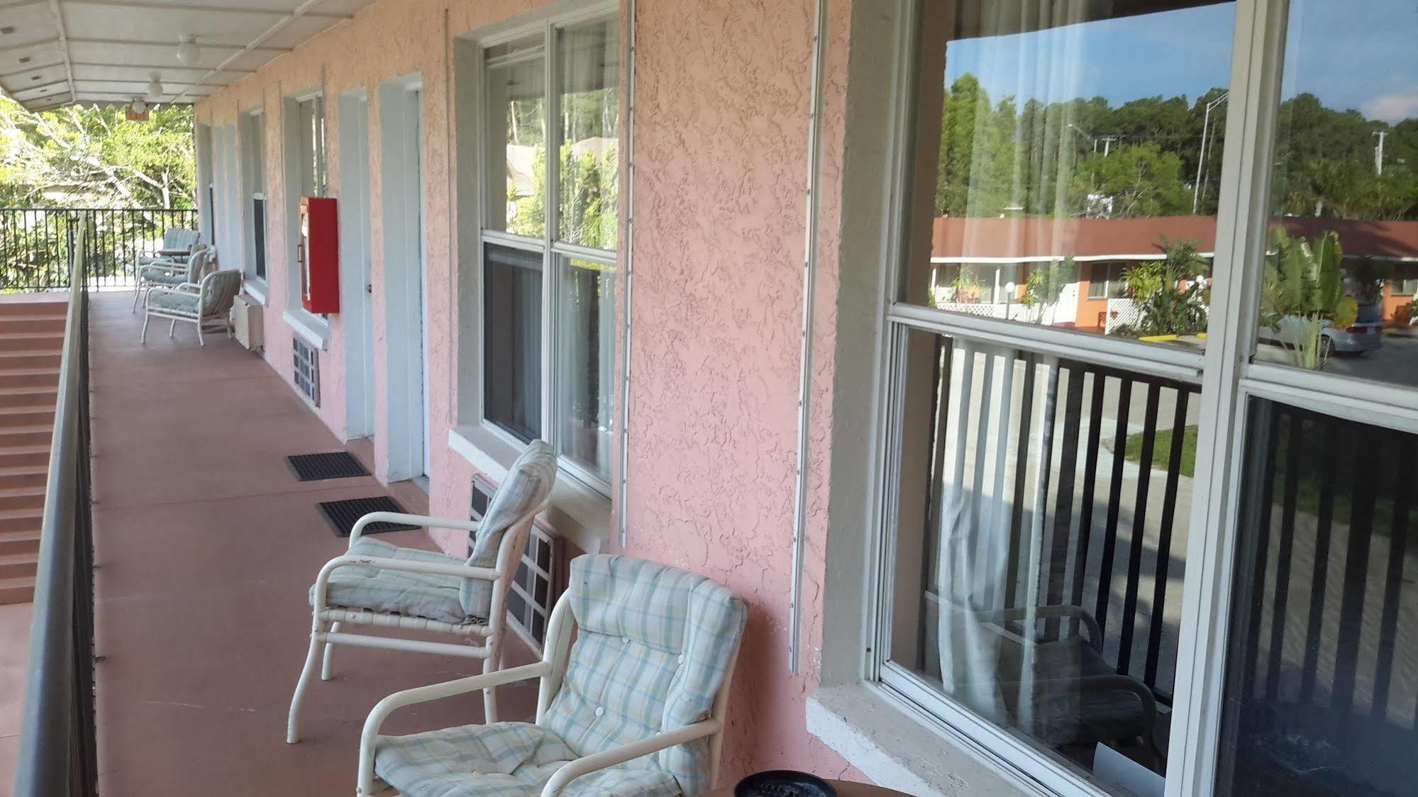Conty'S Motel Naples Manor 외부 사진